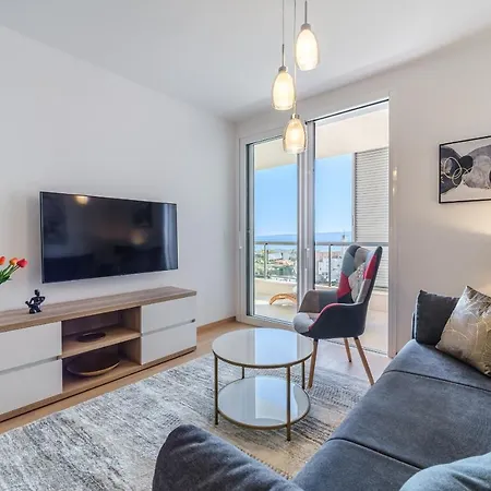 Golden View 8 Apartment
