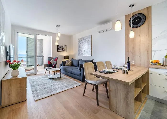 Golden View 8 Apartamento *