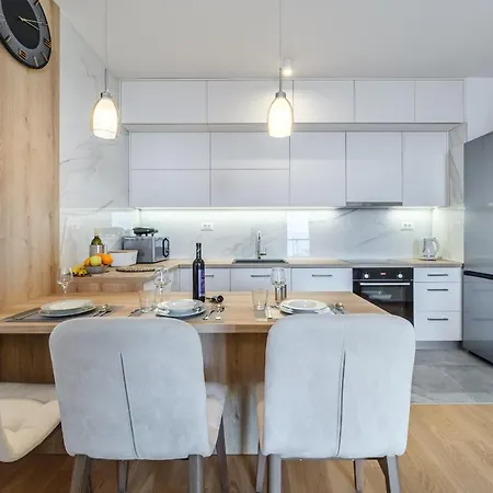 Golden View 8 Apartment