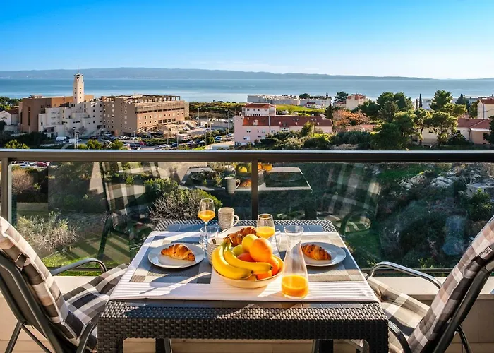 Golden View 8 *