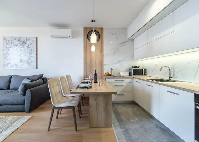 Golden View 8