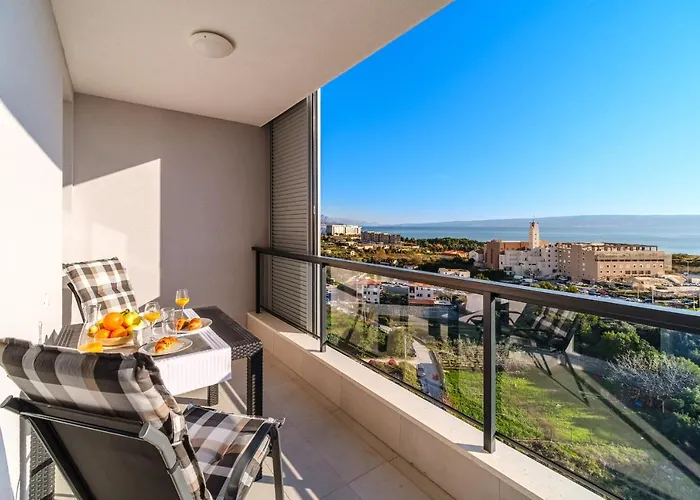 Golden View 8 דירה